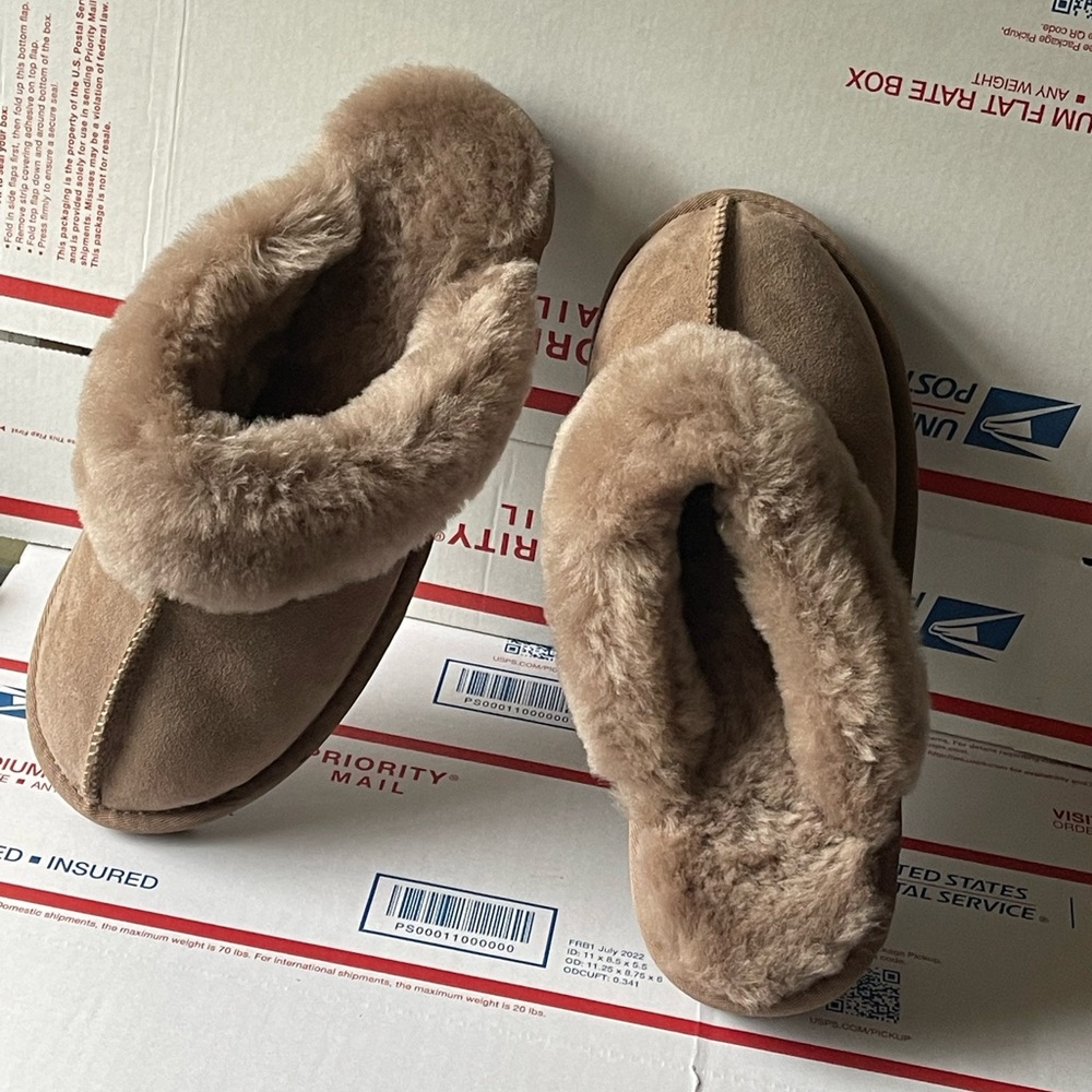 Ladies slippers siz 7